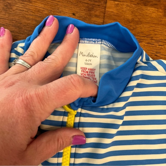 Mini Boden Blue and White Striped Rashguard size 6-7 - Picture 3 of 7